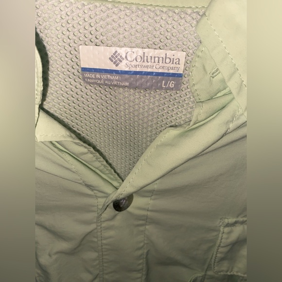 Columbia. Button Down Shirt Adjustable Sleeves. Great for Fishing and outdoors. - Picture 3 of 3